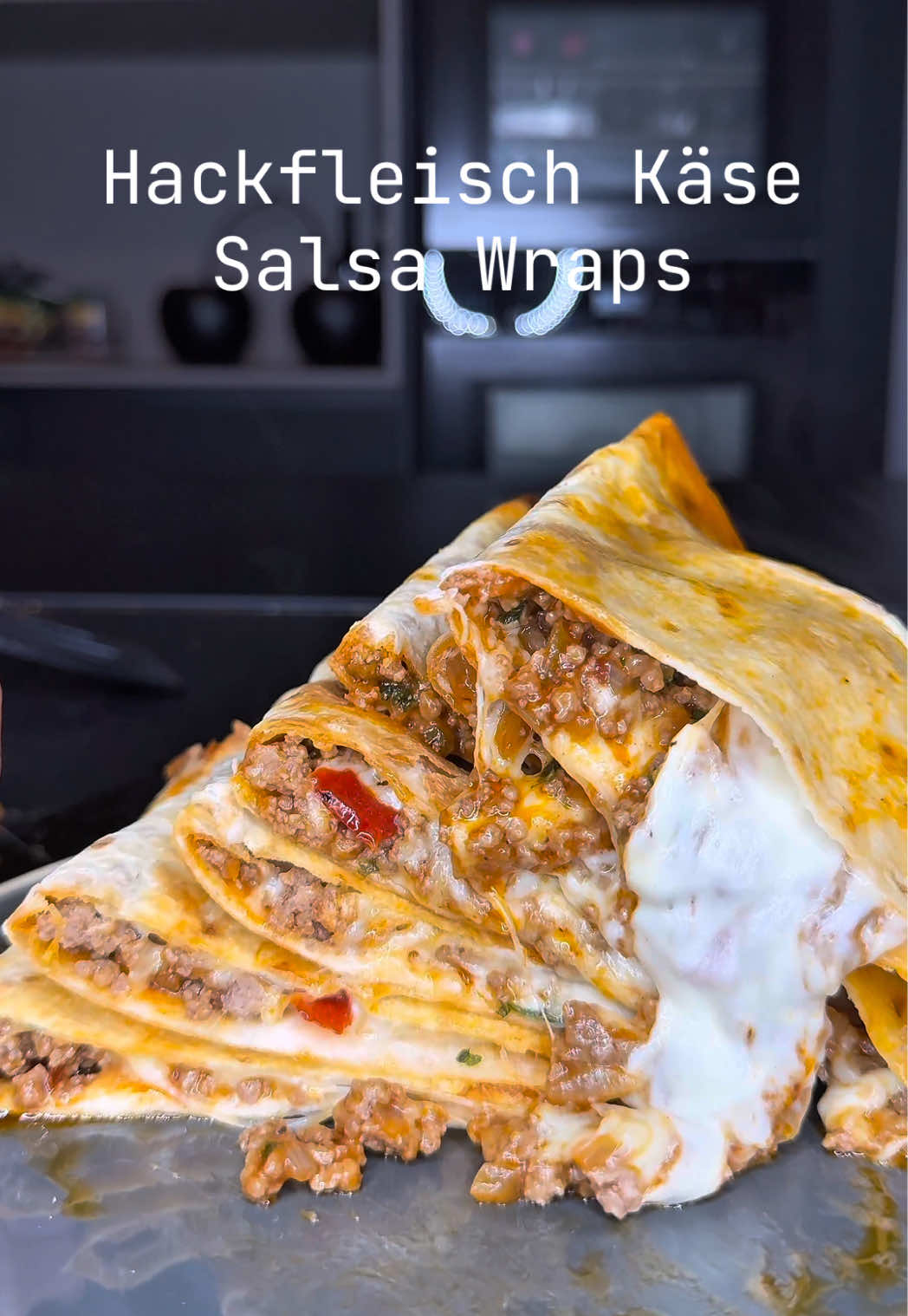 Hackfleisch Käse Tortillas 🌮 Zutaten 4-5 Stk.: ✳️500g Hackfleisch ✳️4-5 Wraps ✳️1 Zwiebel ✳️Petersilie ✳️150g Salsasauce ✳️2 Mozzarella ✳️geriebener Mozzarella ✳️Salz, Pfeffer, Paprikapulver #wraps #hackfleisch #wrap #fürdich #viral