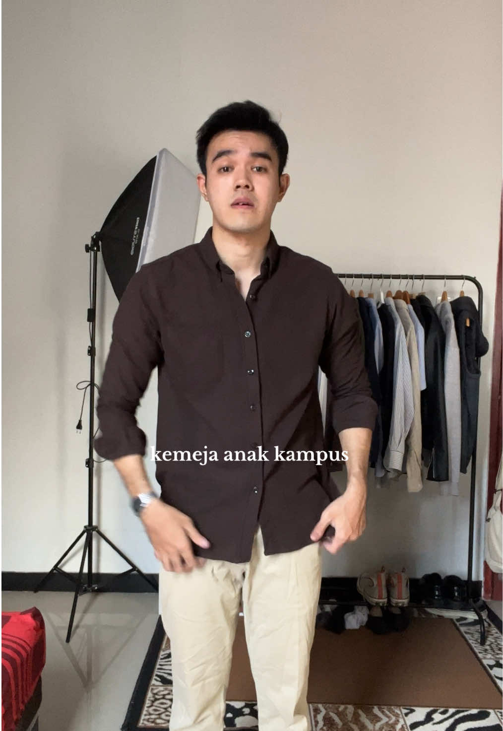 Kemeja ini cocok buat ngampus ga ya ? #mansfashion #kemejapria #ngampusoutfit #inspooutfit #simpleoutfit 