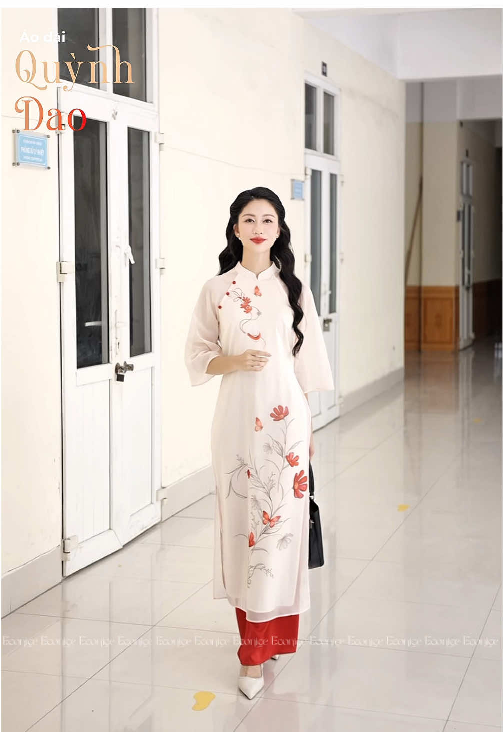 Áo dài Quỳnh Dao với tone be nhẹ nhàng #aodaitruyenthong #aodaidep #giaovien #congchuc #econice 