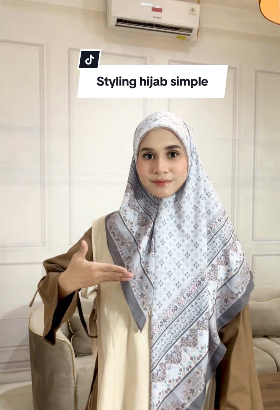 Cilidia Scarf tutorial untuk formal look 💼 ringan, nggak bulky, dan gampang banget ditiru ZoyaLovers🤎🤍  #zoya #zoyalovers #zoyafashionhijab #brandfestival #rekomendasihijab #hijabmotif #patternscarf #kerudungmotif #unboxing #outfit #tutorialhijab #grwm #pov