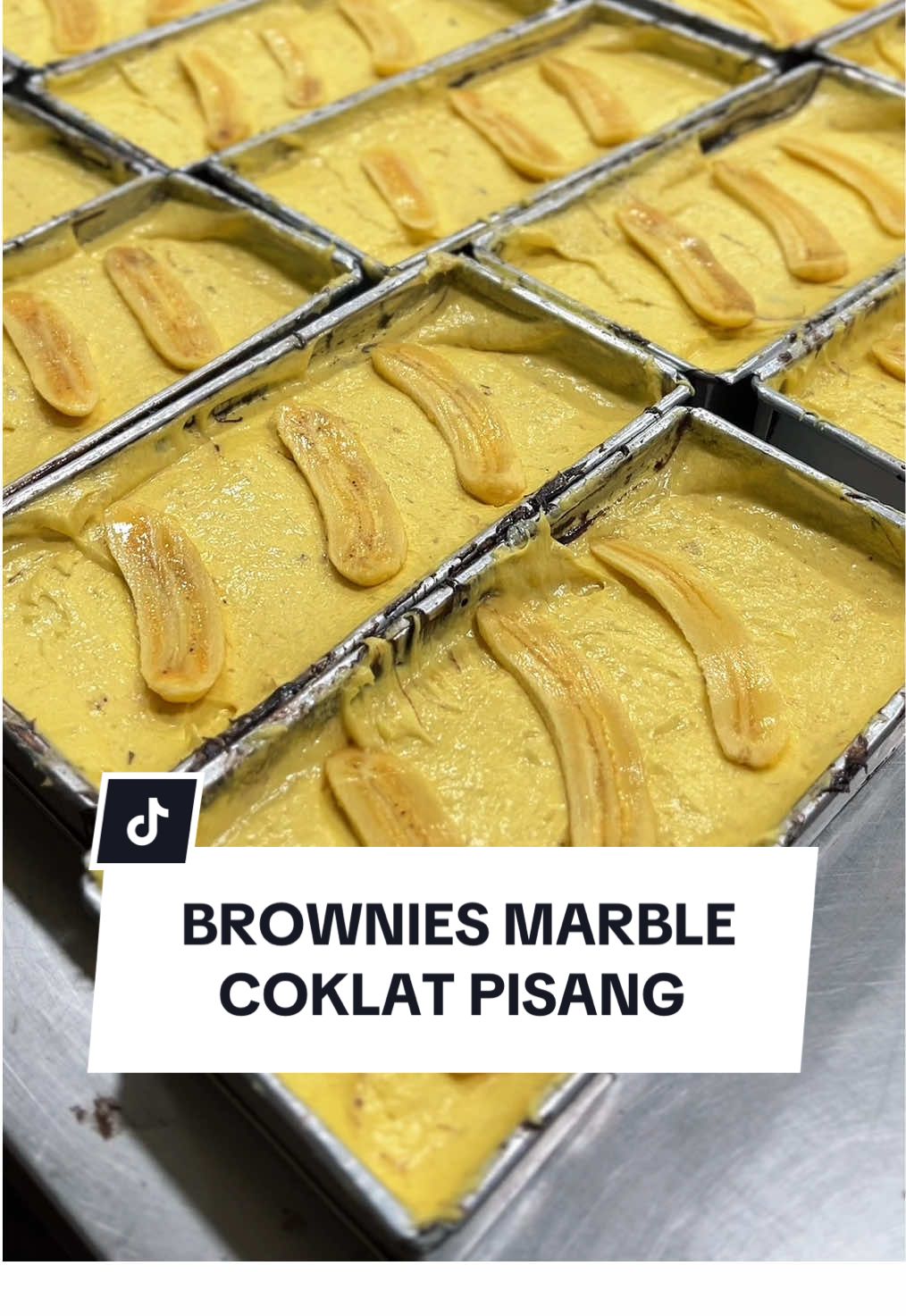 Rasa kue ini mahal banget, bukan mahal harganya tapi rasanya ya. Kue ini cuma bisa kamu temuin di viera oleh-oleh…  #vieraoleholeh  #oleholehkhasriau  #oleholehpekanbaru  #browniespanggang 