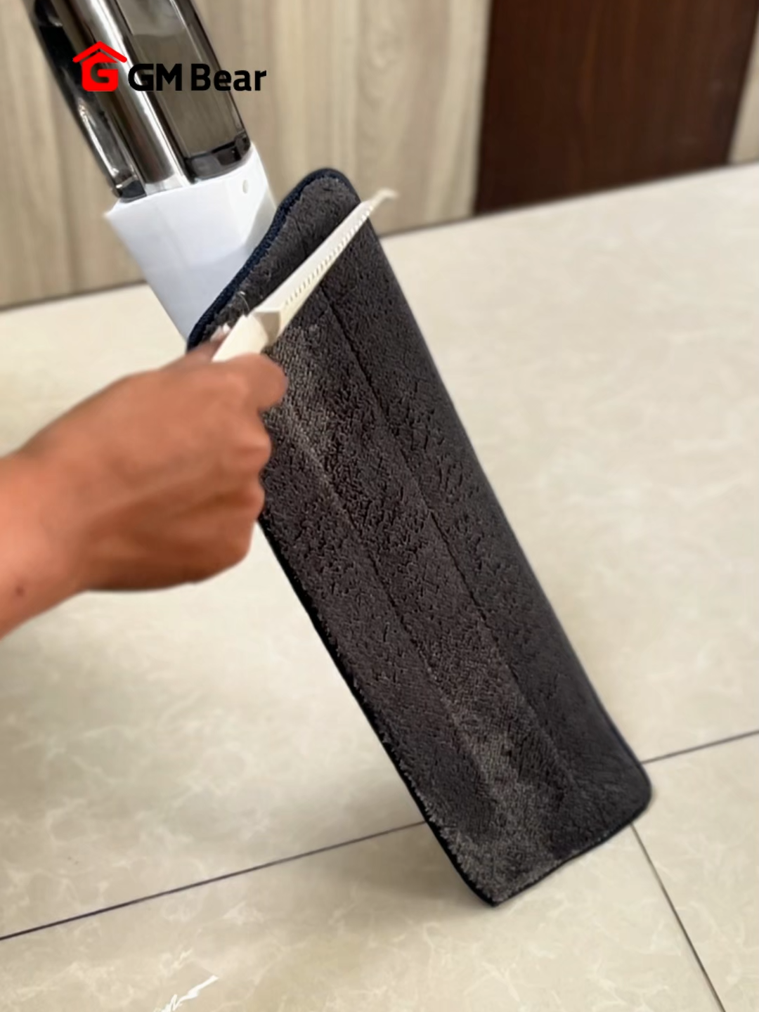 Ngepel lantai anti rempong tapi tetep bersih ? ya pake spray mop ini bunda sayangku !! #GMBear #Alatpel #Alatpellantai #pellantai #pellantaimurah #Spraymop