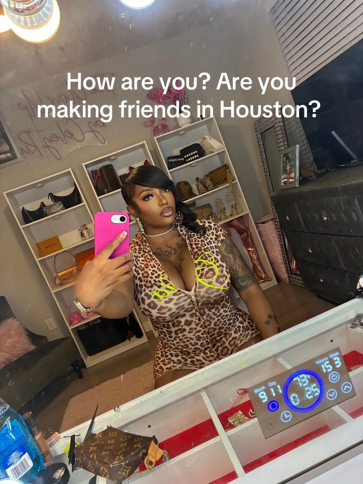 Umm hi any Houston girlies wanna hang out? lol 