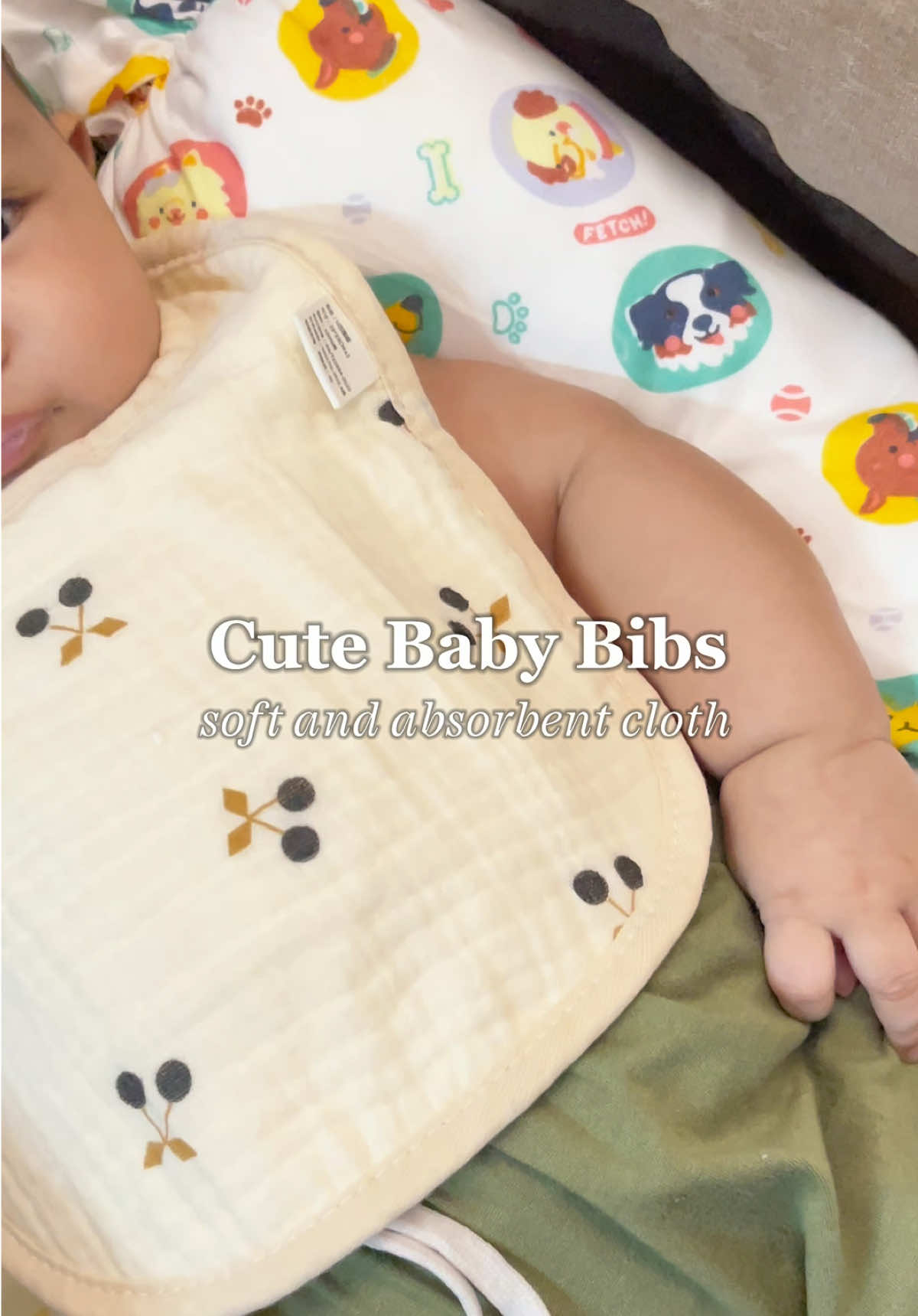 Perfect sa baby kong nasa drooling stage na😅🤍 Grabi ang cute ng bibs nato mga mii get nyo na! #babybibs #muslinclothbibs #babyneeds #fypシ゚ #aimazingmomph 