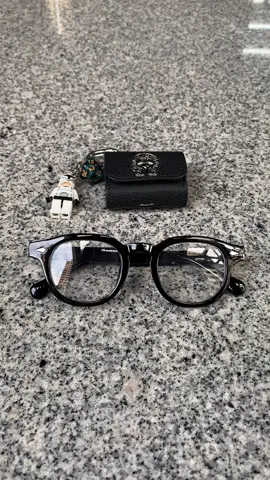 Photochromic, anti-rad, changeable lens & graded (More designs available) #glasessformen #glasses #sunglassesformen #cleanboyaesthetic #oldmoneyaesthetic 