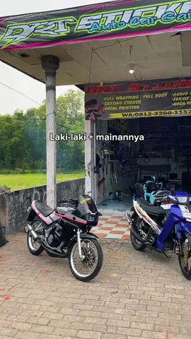 Umume wong lanang seng ora kebagian kursine DPR 😃 #2stroke  #2strokelover  #2strokeindonesia  #rgr150  #fizr  #twostroke  #stickerbangkalan 