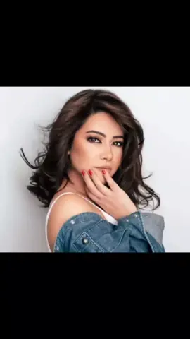 يا ليلي يا ليلي يا ليل، آه يا ليل آه يا ليل إيه يعني غرامك ودعني، إيه يعني فرقني ولا رجعلي ليه فاكر إن الدنيا في بعدك، مافيهاش ولا قبلك ولا بعدك دانا بيك من غيرك مش فارقة، قدامك أهو لسة بغني.  #شيرين_عبد_الوهاب  #آه_ياليل  #شيرين_عبد_الوهاب_ملكة_الاحساس 