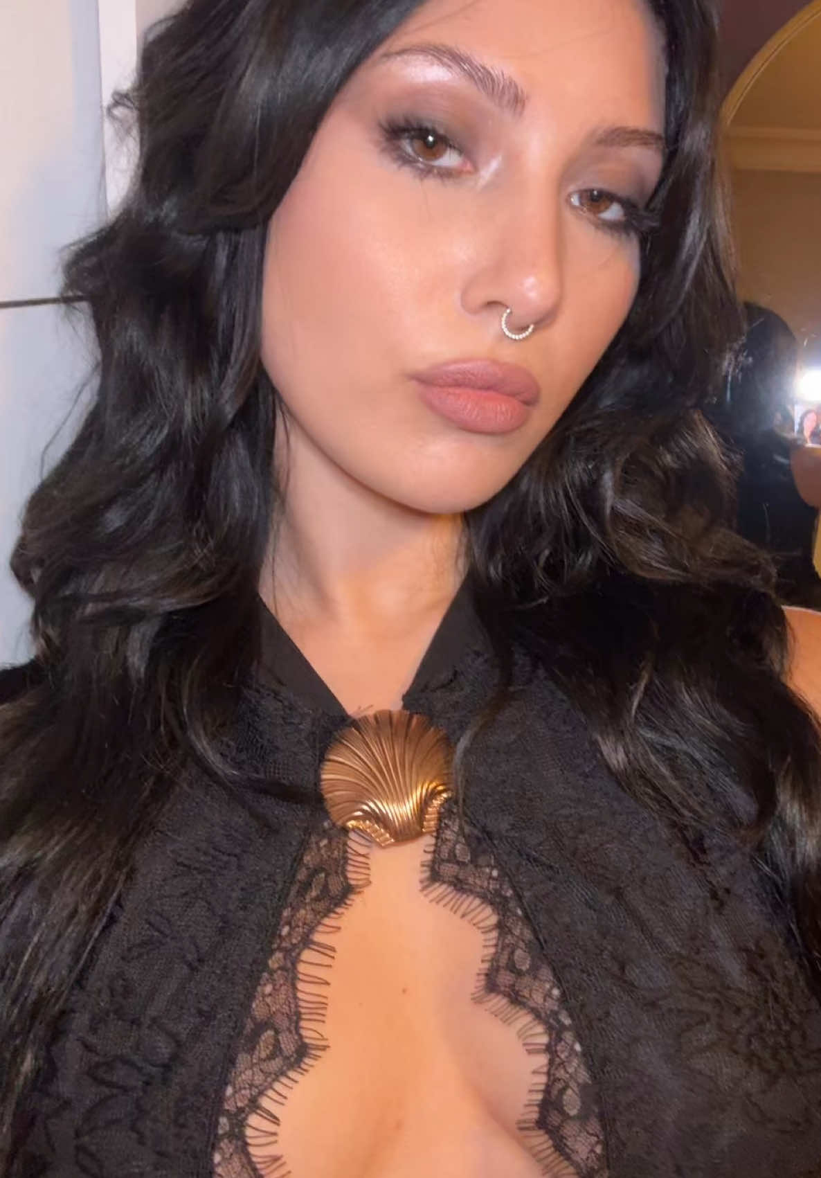 su içmeyi ve erkeklere haddinden fazla yüz vermemeyi unutmayın💋#jennifersbody 