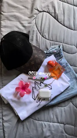 •OOTD• casual fits 😍 never goes out of style Yunno :)  #OOTD #casualoutfits #outfitinspo #outfitoftheday #outfitdiaries #pinterest #pinterestaesthetic #pinterestoutfit #minimalstreetwear 