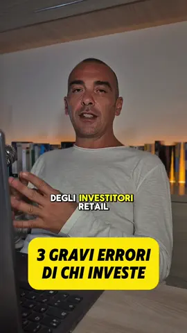 La verità è semplice e brutale: il mercato premia la disciplina e massacra l’improvvisazione. Negli ultimi 30 anni l’S&P 500 ha generato rendimenti vicini al 10% annuo, ma l’investitore retail medio si è fermato intorno al 3,6%. Non per mancanza di strumenti, ma per mancanza di metodo. Ogni volta che inseguono il “settore del momento”, che rincorrono i mercati per paura di restare indietro, che scappano al primo segno di volatilità… i piccoli investitori si condannano da soli. La matematica non perdona. Il problema non è il mercato. Il problema è la mente umana: bias cognitivi, paura, euforia, assenza totale di strategia. È così che miliardi vengono bruciati ogni anno. La differenza tra un professionista e un dilettante non sta nelle informazioni, ma nella capacità di applicarle con logica e freddezza. E chi non lo capisce continuerà a vivere nell’illusione di “investire”, quando in realtà sta solo scommettendo. Questi non sono consigli finanziari. . . #investimenti #finanzapersonale #strategiadiinvestimento #mercatifinanziari #finanzacomportamentale     