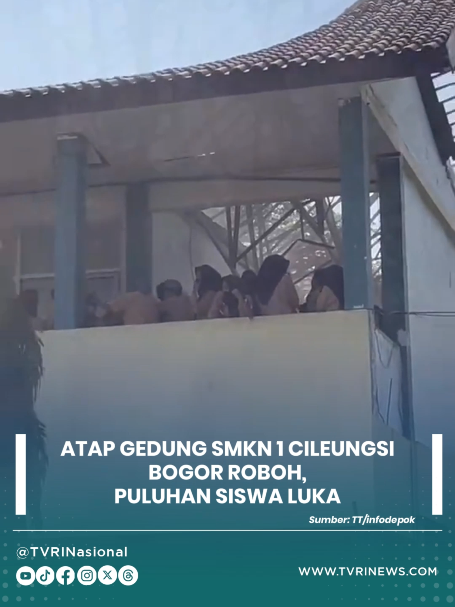 Bangunan SMK Negeri 1 Cileungsi ambruk pada Rabu (10/9/2025) saat kegiatan belajar mengajar sedang berlangsung. Peristiwa ini menyebabkan 31 siswa terluka dan harus mendapatkan perawatan intensif di rumah sakit. Tim gabungan dari BPBD, TNI, Polri, dan relawan segera dikerahkan ke lokasi. Namun, kondisi bangunan dilaporkan masih tidak stabil.  #TVRI #TVRINasional #MediaPemersatuBangsa