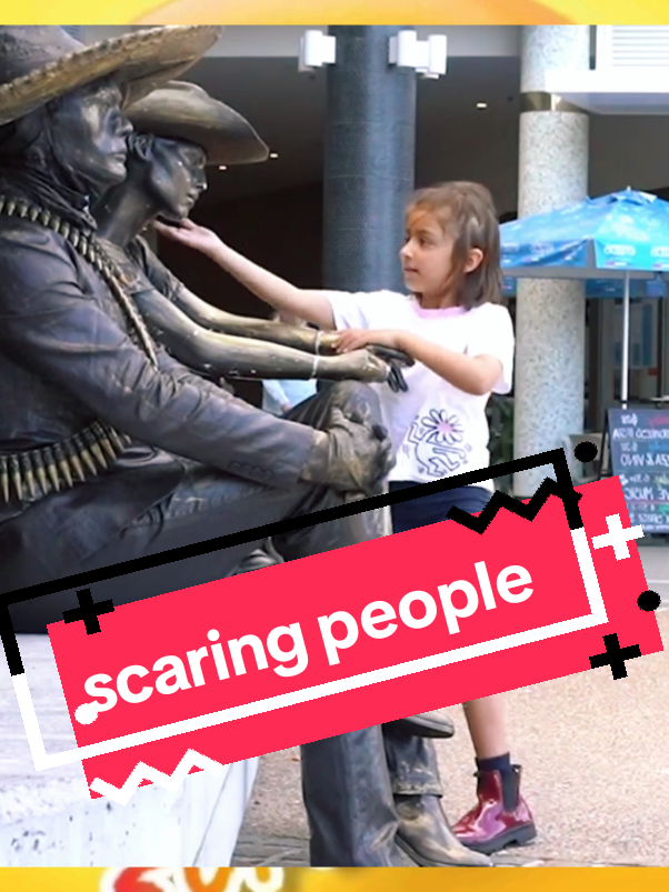 classes have returned but the children play with the living statue #scareprank #fannyvideo #statueprank #thingsthatmakemepaint 