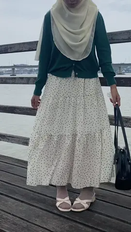 Replying to @almari.racun sukaaaaa skirt ni 😭🙏🏼 #OOTD #outfitidea 