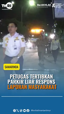 PETUGAS TERTIBKAN PARKIR LIAR RESPONS LAPORAN MASYARAKAT 👮‍♂️Satpol PP Kaltim bersama Dishub Samarinda serta TNI–Polri menggelar operasi penertiban juru parkir liar. ✅ Penertiban ini menindaklanjuti laporan masyarakat terkait pungutan liar dan adanya ancaman terhadap warga. #tnipolri  #dishubsamarinda  #beritaditiktok   #Samarinda  #tvrikaltim   #kaltim   #tertiblalulintas  #fyp 