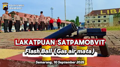 “Satpamobvit Polrestabes Semarang melaksanakan lakatpuan pelatihan penggunaan senjata Flash Ball sebagai senjata non-mematikan. 💥 Diharapkan personel semakin profesional dalam penanganan unjuk rasa dengan cara proporsional, legal, dan terukur.” #satpamobvit  #polrestabessemarang  #polisiindonesia  @wiwit_waw_2002  @polrestabessemarang_ofc  @polisiindonesia 