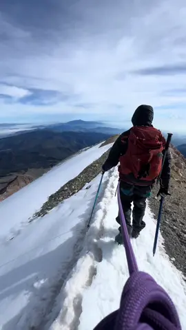 De esos días que se manda a cerrar todos los accesos para que seamos los únicos en la montaña…Naaah subimos en lunes más bien 😂👌  #fyp #picodeorizaba #expedition #alpinism 