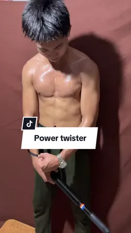 “Unleash your strength with the Power Twister! 💥 simpleng lang, pero solid na pampalakas ng chest, arms, shoulders, back at grip. Consistency is the key 🔑🔥”#PowerTwister #UpperBodyWorkout #ChestDay #ArmWorkout #ShoulderStrength  