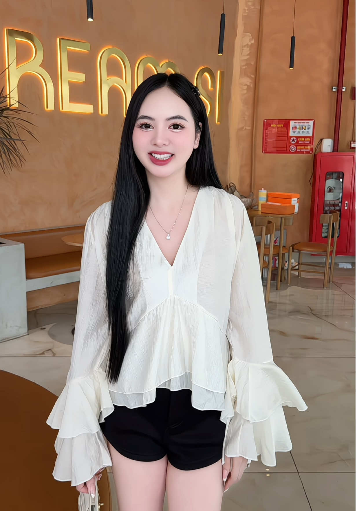 Áo xinh lắm nha @Trang Mun Trendy 🎀 #xuhuongtiktok #fyp #xuhuong #trangmun #viral 