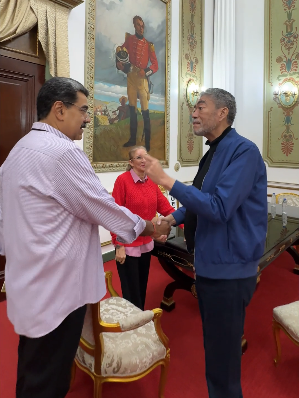 Dimos la bienvenida en el Palacio de Miraflores a Miguel Mejía, 'Miguelón', quien nos trajo la bendición de la Virgen de Altagracia desde la República Dominicana. Bienvenido a esta también tu Patria. Juntos, los pueblos del Caribe, reafirmamos nuestro compromiso con una Paz que es genuina y duradera.