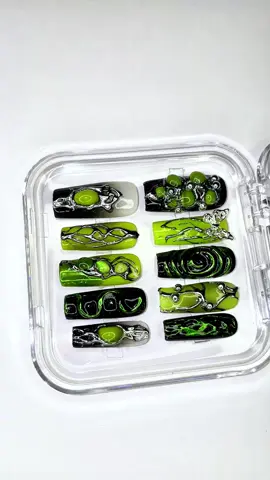 Neon green for Halloween nails 🎃💅🧙🏻‍♀️ #nail #halloweennails #pressonnails 