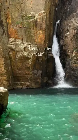 Só para espairecer um pouco 😮‍💨🌱… Cachoeiras que aparecem: 1. Cachoeira do Guardião  2. Macacão  📍Chapada dos Veadeiros - GO - 🇧🇷 ✈️Compartilha com aquela pessoa que PRECISA SAIR com você!  . . #ecoturismo #chapadadosveadeiros #morrodabaleia #camping #motorhome