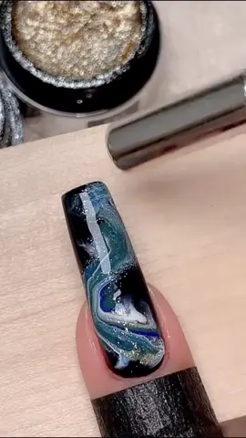 Quick and easy nail tutorial 🔥 Perfect even if you're a beginner! Want to try it yourself? 😍#nailtrends #nailart #nailtutorial #nailsartvideos #fyp 