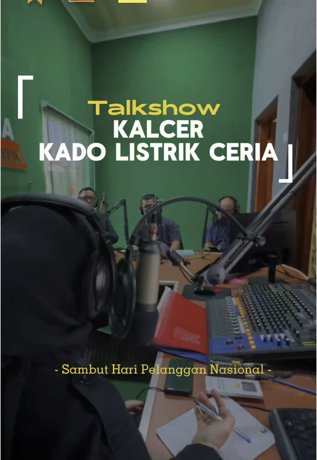 💡 Hari Pelanggan Nasional 2025 💡 Bukan sekadar perayaan, tapi momen spesial PLN untuk semakin dekat dengan pelanggan setia. Lewat talkshow “KALCER - Kado Listrik Ceria”, PLN UP3 Mojokerto hadir menyapa langsung pendengar dan pelanggan, ditemani para manager terbaik: 👔 Risal Yudha Wicaksono – Manager ULP Nganjuk 👔 Risky Dinal Ardianto – Manager ULP Kertosono 👔 Dwi Wahyu Cahyo – Manager ULP Jombang Karena bagi PLN, setiap tegangan listrik yang tersalur adalah doa agar hidup pelanggan makin terang, nyaman, dan penuh cerita Bahagia✨