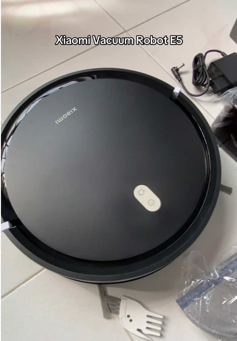 She do be cleaning, 10/10 ☝🏻🙂 Sumpah bersih, my house is now free from dust and debris. VERY RECOMMENDED! 😎#asmr #xiaomi #robotvaccum #xiaomirobotvacuume5