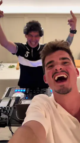 הבטחתי חלק ב׳ וקיימתי כמובן שהרחבה לכל האירוע ההזוי הזה נמצאת אצלי בהילייטס בא*נסטגרם #מהנאחללילדשישלוהכל #ארצותהברית 