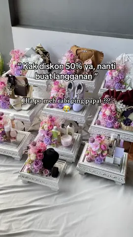 Cuma 50rb-an/box 😍 ✅ Bebas pilih tipe box  ✅ Bebas pilih tema warna bunga ✅ Ada jasa antar-jemput ✅ Lokasi dekat dengan 3 Kota (Karanganyar - Sukoharjo - Solo ) #seserahankaranganyar #seserahansolo #seserahansukoharjo 