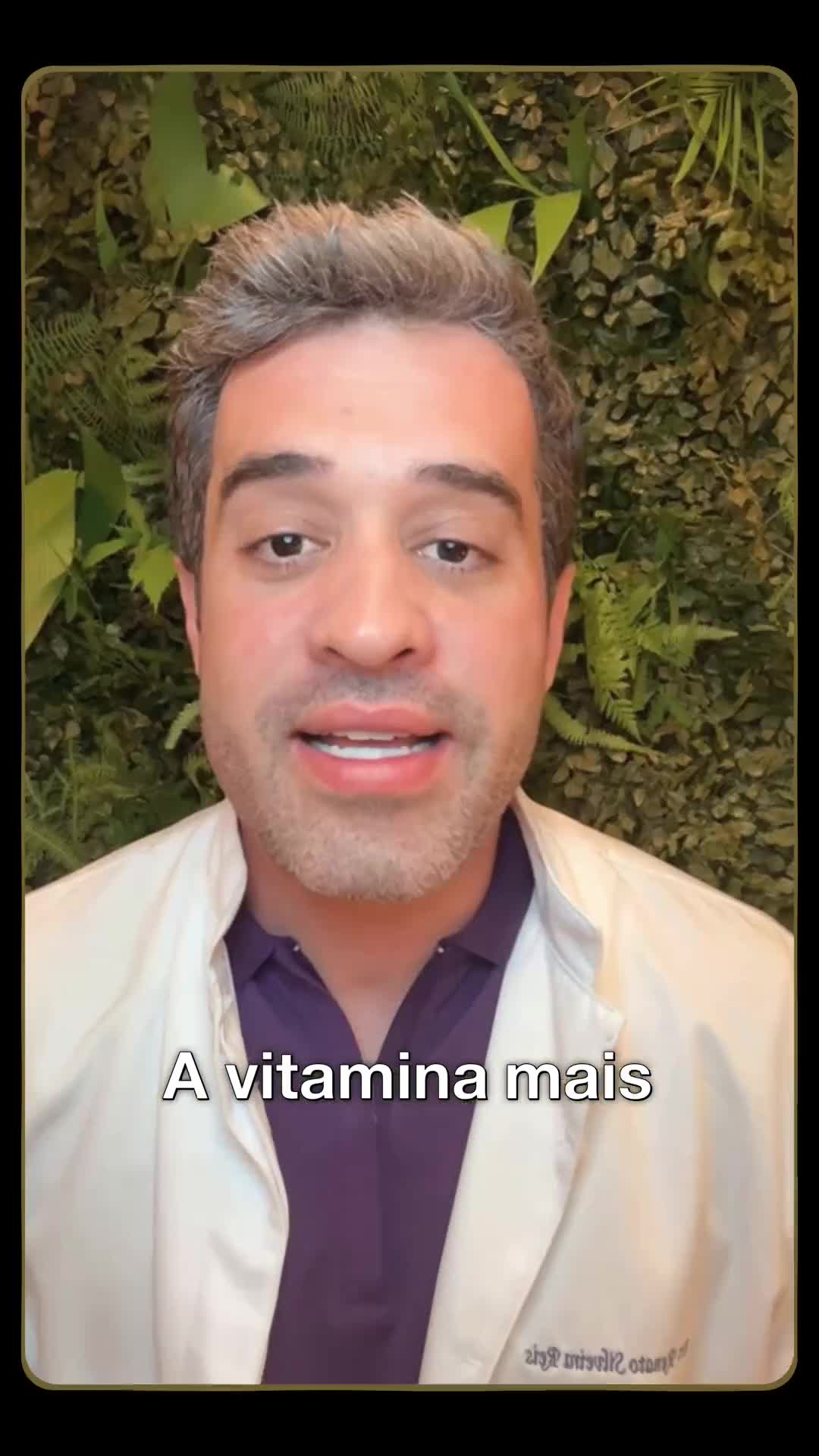 🧴 A vitamina A é a mais poderosa contra o envelhecimento da pele! Ela estimula a renovação celular, melhora textura, reduz manchas e linhas finas. 💥 Sabia que existem remédios caríssimos baseados nela? Como a isotretinoína e o ácido retinóico... Mas eu vou te ensinar uma versão caseira, usando dois produtinhos que todo mundo conhece: Nivea + Hipoglós. 👉 Quer a receita completa? Não cabe aqui! Vai agora no YouTube e digita: Dr. Renato Vitamina A Nivea — o vídeo está lá com o passo a passo detalhado. 🧴💙 Pele renovada com o que você tem em casa. Compartilha esse vídeo com quem ama cuidar da pele e comenta aqui se você já testou!