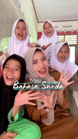 Belajar bahasa sunda . . . #guru #siswa #gurutiktok 