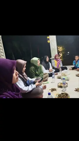 Camat Langensari Kumpulkan Perangkat Desa Rejasari Kota Banjar yang Dituduh Lakukan Pungli, ini Hasilnya  TIMESINDONESIA, BANJAR- Desa Rejasari, Kecamatan Langensari, Kota Banjar, Jawa Barat, tengah menjadi sorotan publik setelah muncul dugaan praktik pungutan liar (pungli) yang melibatkan oknum aparatur desa berinisal U dan I dalam proyek pembangunan Puskesmas Pembantu (PUSTU). Proyek ini sumber anggarannya dikelola oleh Dinas Kesehatan Kota Banjar.  Camat langensari Kota Banjar, Ajat Sudrajat mengungkap bahwa pihaknya telah memanggil U dan I beserta pihak Desa Rejasari untuk mengklarifikasi langsung permasalahan ini.  