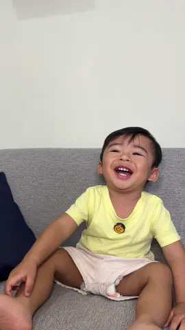 Seruuuuu arlo udah bisa diajak main tebak gambar🥳 ib : onti & om @Gloh & Tiar 