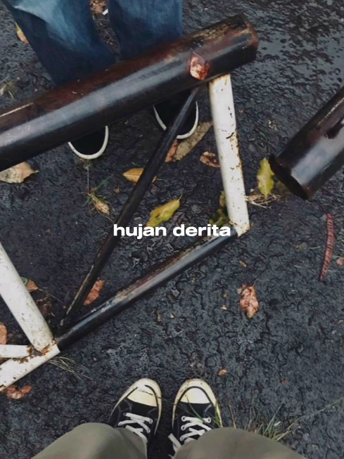 Hujan Derita🎶 #CapCut #templatecapcut #liriklagu #fyp 