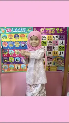 Ya Allah tanamkan dalam hati anakku cinta kepada Mu dan Rasul-Mu. Lindungi lah dia dari fitnah dunia, jadikanlah hatinya tenang dengan mengingati-Mu.  Jadikanlah dia hamba yang taat, lembut hatinya dengan iman & dekat dengan AL Quran 🤍  MasyaAllah TabarakaAllah Alhamdullilah. Ibu sebak bangga sangat dengan awak sayang Fatimah Azzahra 🥹❤️🥰 sempena Maulidur Rasul 2025 sekolah ada task untuk kids ceritakan tentang Nabi 🤍 semoga menjadi anak solehah wahai anak ibu. Ibu Abie sayang awak sangat 🫂 uncle aunty, kalau suka video Fatimah ni boleh tolong like & comment tak? Minta doakan yang baik baik untuk Fatimah. Terima kasih 🩷✨🌻 #fyppppppppppppppppppppppp #anaksoleha #kisahnabi #kisahnabimuhammadsaw 