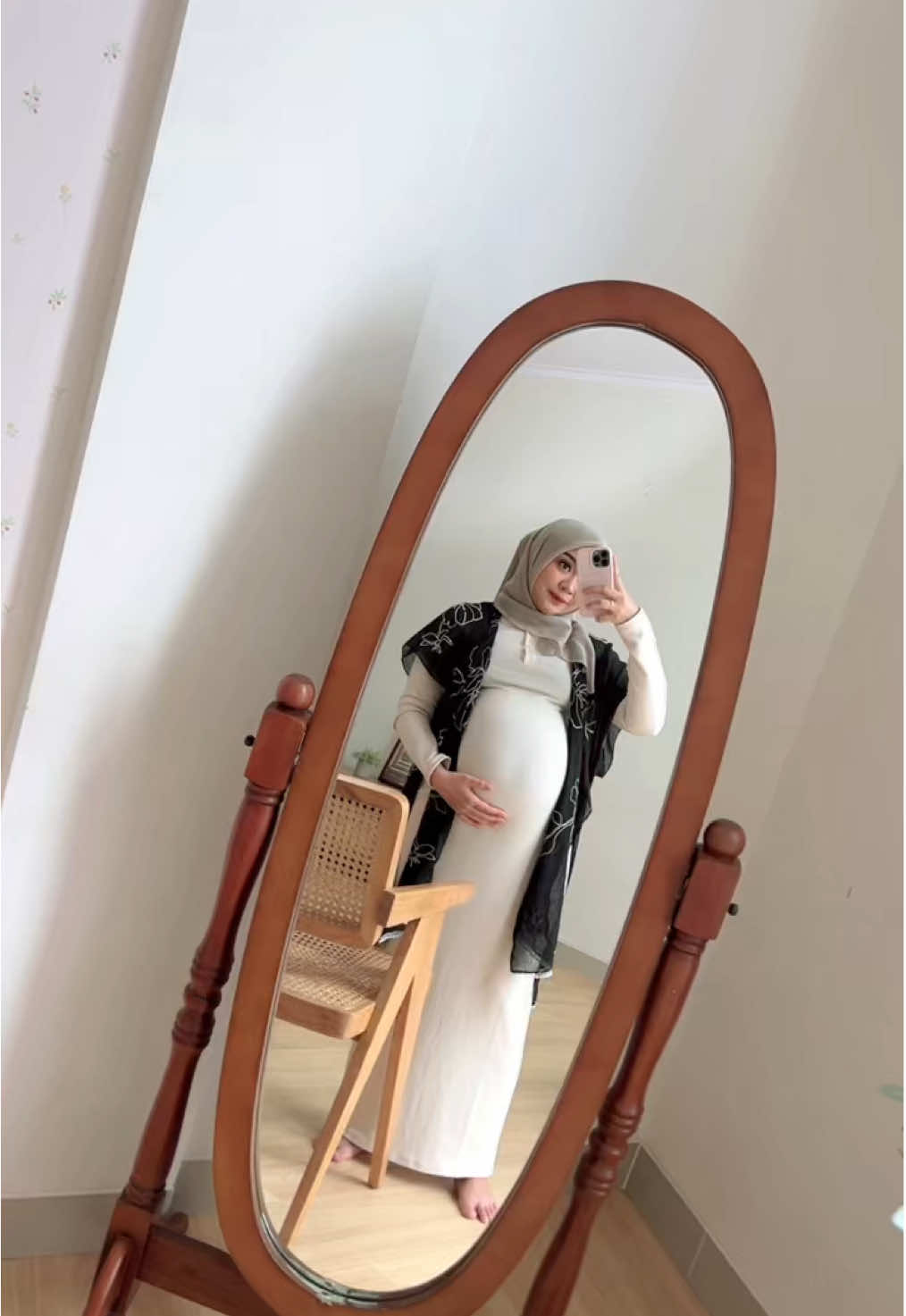 Perut buncit tapi lucu MasyaAllah😍. Edisi keluarin draft udah lama😂 #maternityphotoshoot #fyppppppppppppppppppppppp 