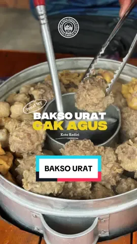 Salah satu pelopor bakso urat di Kota Kediri 📍 Info Harga dan Lokasi ada di Video ya ☺️ Follow me Insta : richizkya Tiktok : kediringemil #kediringemil #kedirikuliner #kedirikekinian #kedirilagi #kedirifoodies     
