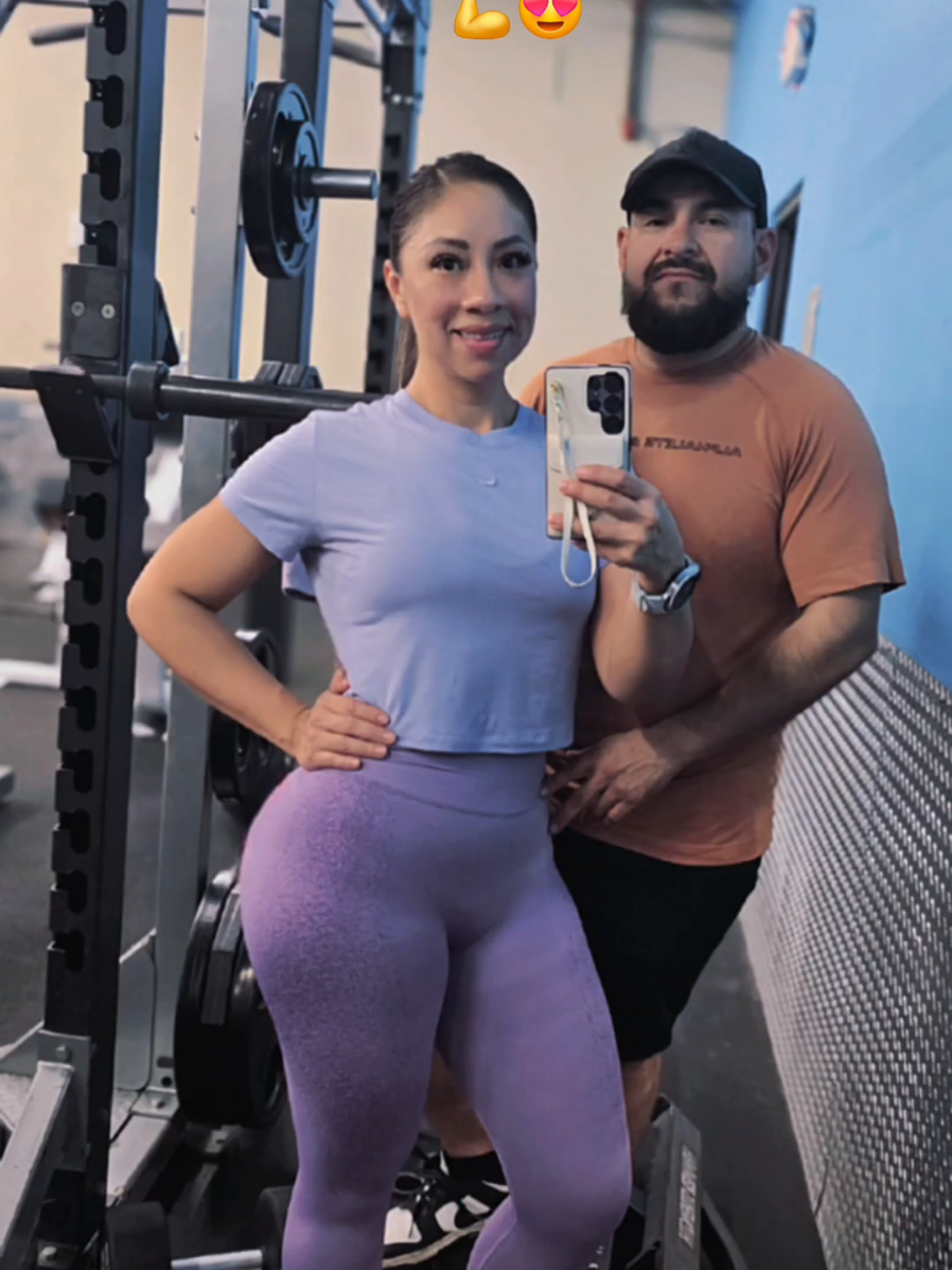 Romance with weights 🏋‍♀️❤️🏋‍♂️ 💪😍 #CapCut #fyp #GymTok #couplegoals #Fitness