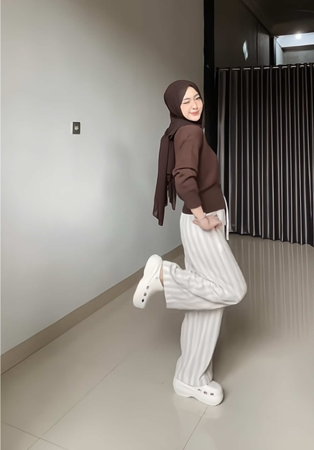 Stripe pants by @HLOUTFIT.ID nyaman poll & cakep bgt plsss #OOTD #outfitideas #kulotstripe #stripepants #4u 