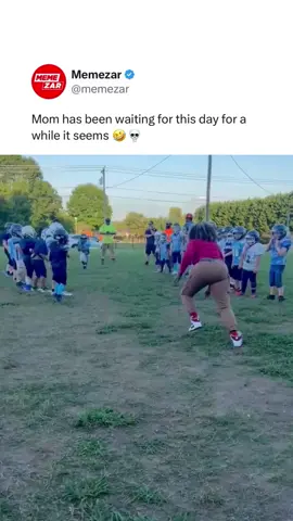 Welcome to football kid 😭 (Kristina Holloway via ViralHog) #Memezar #RoadTo11M 