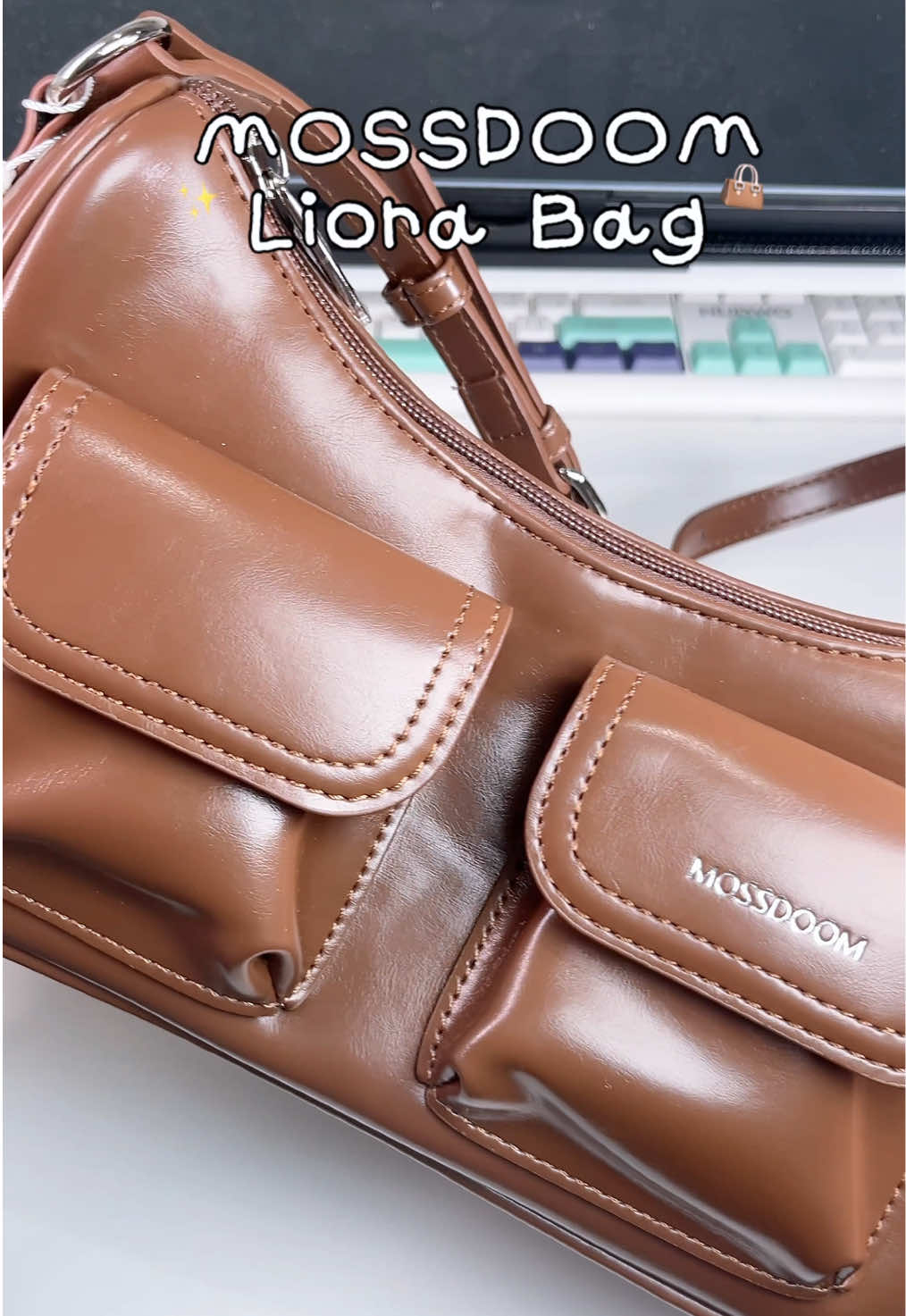 🎀 รุ่นนี้ทรงสวย สีน้ำตาลที่ถูกต้องมาก สัมผัสดีนุ่ม ต้องมีรุ่นนี้ 👜✨ #กระเป๋าmossdoom #liorabag #mossdoom #tiktokshop #zhopdee 