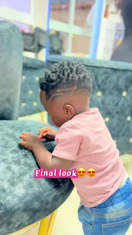 Y’all see this boy looking all cute, but forget the hustle behind the glow-up 🤭💈 Here’s the raw and unfiltered process of his haircut 🙆‍♀️ but the final look ate @Calvin Carey  #beingboysmom #toddlermum