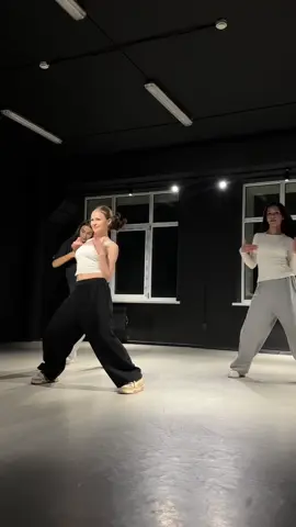 кисы 😺 #fyp #dancer #рекомендации #taiga @kim @kisswell @leeva__ @taiga_dancestu 