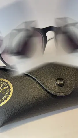 Promo semanal RELÁMPAGO ⚡️ ( pocas unidades disponibles )  Solo aplica para estos modelos que se ven en el carrete 👆🏼 ⚡️ WAYFARER REVERSE MARRÓN $110000 ⚡️ AVIADOR 3025 002/58 POLARIZADO $120000 ⚡️ CHRIS 4187 622/8g NEGRO GRIS DEGRADE $  110000  ⚡️ FERRARI 4195m negro/ verde $120000 APROVECHA !!!!