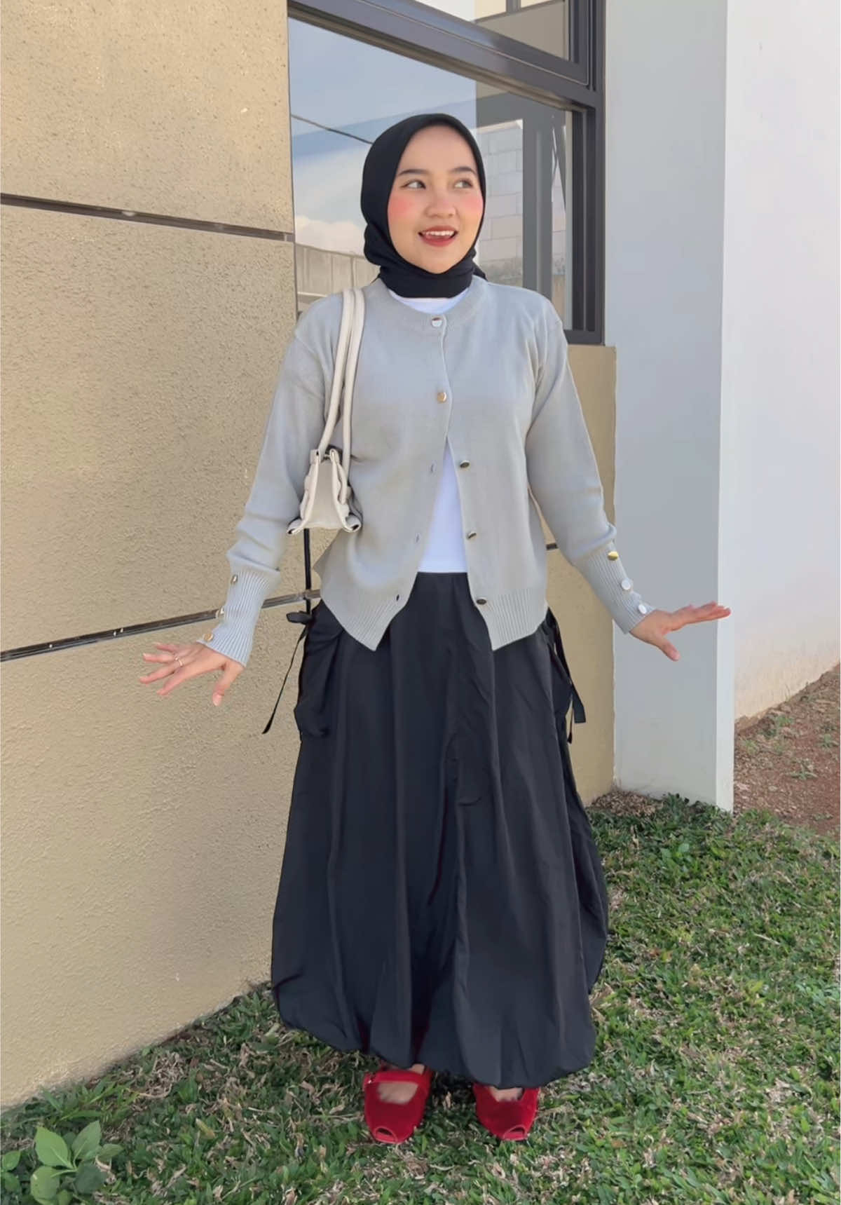 Simple outfit with cardigan tarla grey 🩶 #fyp #cardiganpremium #outfitideas #racuntiktok #outfitinspo 