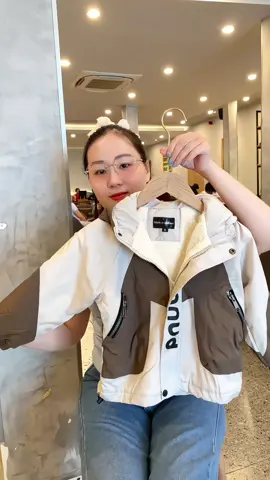 Áo khoác gió lót lông #xuhuong #vedeoviral #thoitrangtreem #dobochobe #aokhoac 