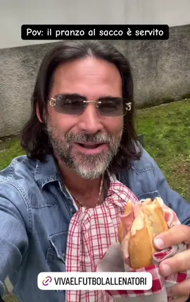 Il pranzo al sacco è servito @leleadani 😂😂 #leleadani #calcio #pranzoalsacco #nazionaleitaliana #tiktokcalcio 