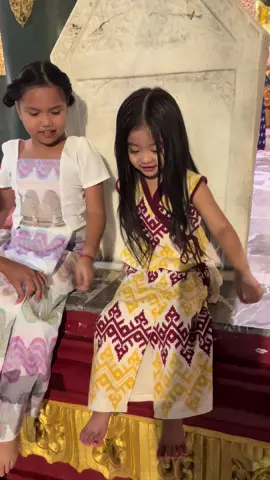 Vdရိုက်နေတဲ့နား yukiနဲ့ပုံရိုက်ချင်တယ်ဆိုလို့ ခွင့်လာတောင်းတဲ့ကလေးလေး ကိုယ်ကလဲဒီvdပြန်တင်လို့ရမလားလို့သူ့မေမေဆီပြန်ခွင့်တောင်းခဲ့😁 #fyp #babyyuki 