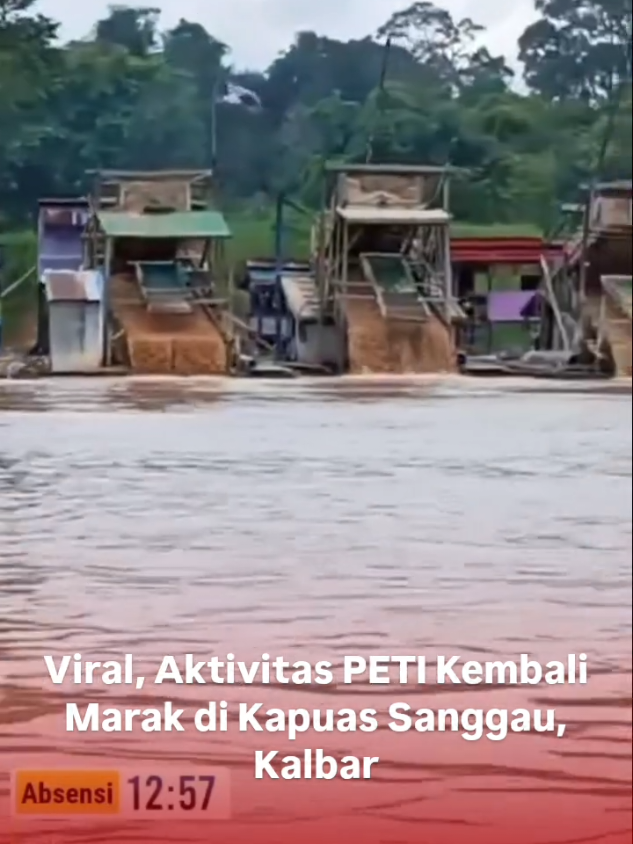 Video aktivitas Pertambangan Emas Tanpa Izin (PETI) kembali mencuat di media sosial. Lokasinya berada di Desa Nanga Biang, Kecamatan Kapuas, Kabupaten Sanggau, Kalimantan Barat, pada Rabu (10/9/2025). Warga resah karena aktivitas tambang ilegal tersebut diduga merusak lingkungan, mencemari aliran sungai, dan mengancam keselamatan masyarakat sekitar. Fenomena PETI ini bukan kali pertama terjadi di wilayah Kapuas, namun kini kembali ramai diperbincangkan setelah rekaman video tersebar luas. Hingga saat ini, belum ada keterangan resmi dari aparat terkait penindakan terhadap aktivitas tambang ilegal tersebut. #LintasPontianak #PETI #Sanggau #kapuas 